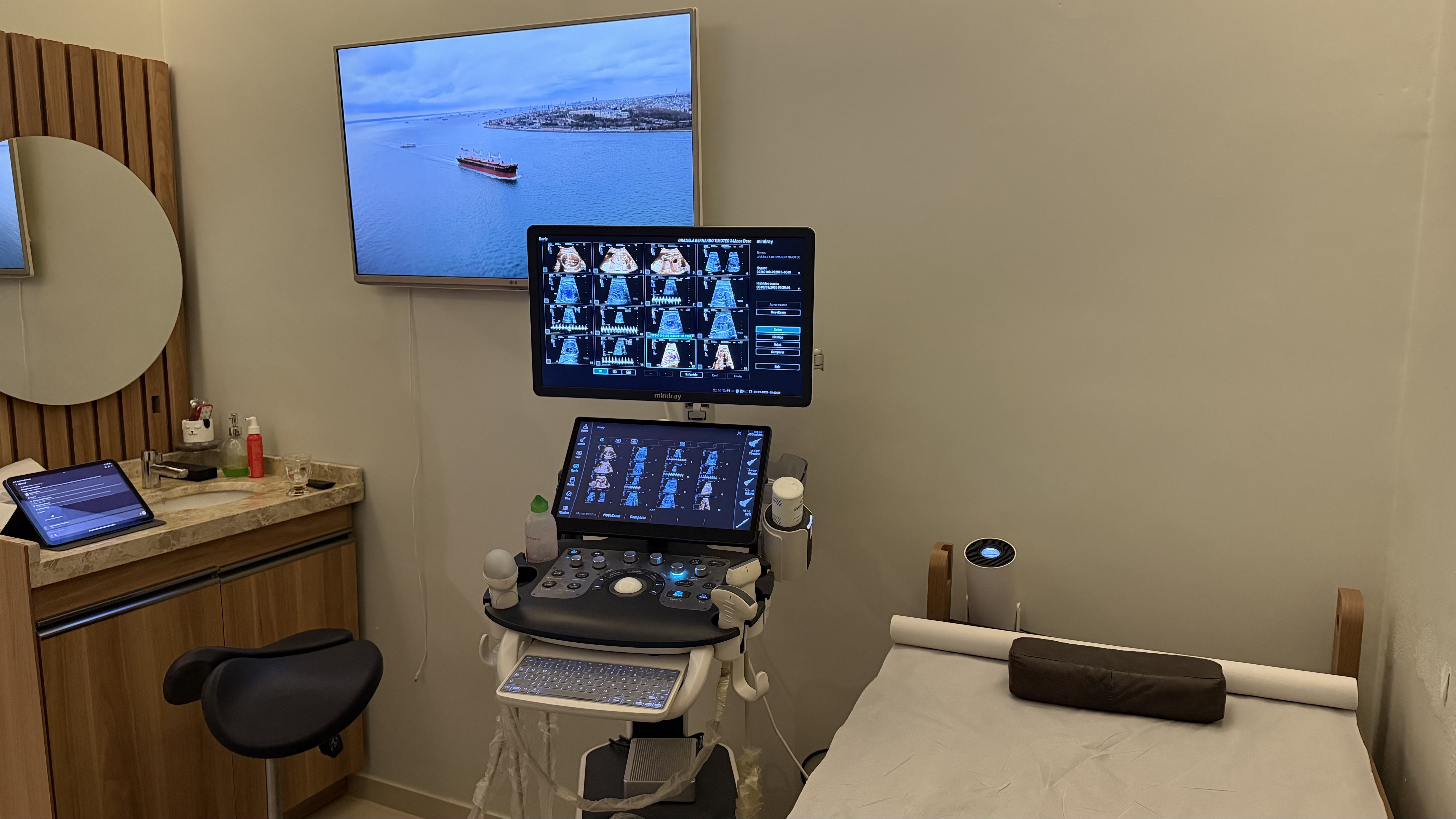 Consultório Moderno com Equipamentos