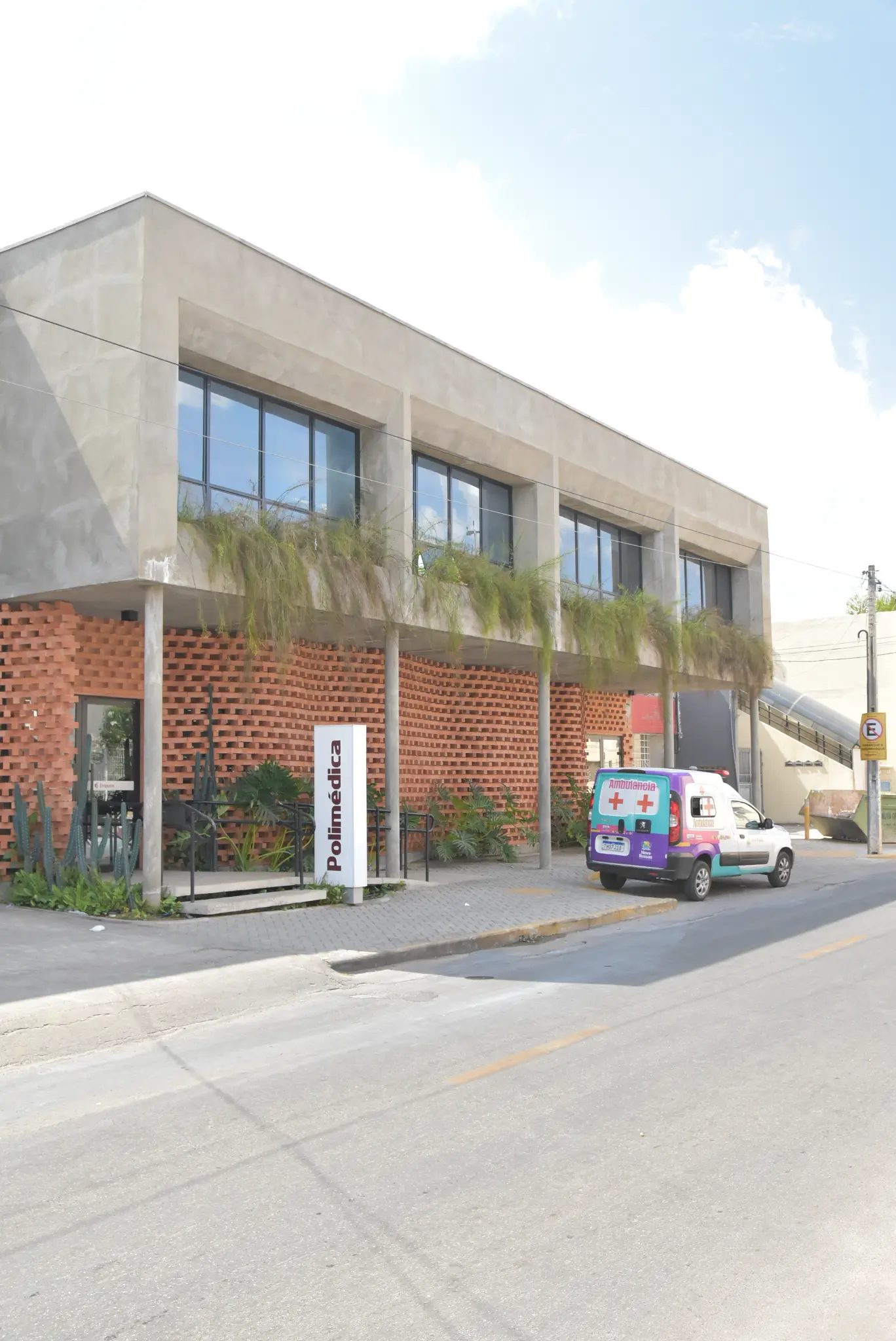 Fachada da Policlínica